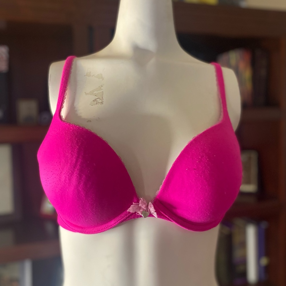 34C Victoria’s Secret women’s bra